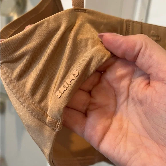 SKIMS Caramel Women's Bra - Picture 5 of 6